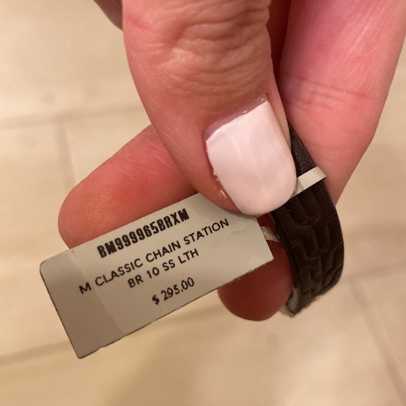 JOHN HARDY LEATHER STATION
BRACELET - Picture 10 of 10